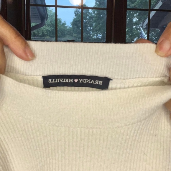 BRANDY MELVILLE Ribbed White Cropped Turtleneck - Picture 3 of 3